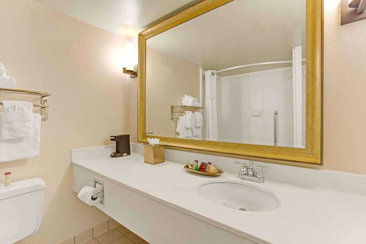 Hotel Delta By Marriott Denver Thornton Northglenn